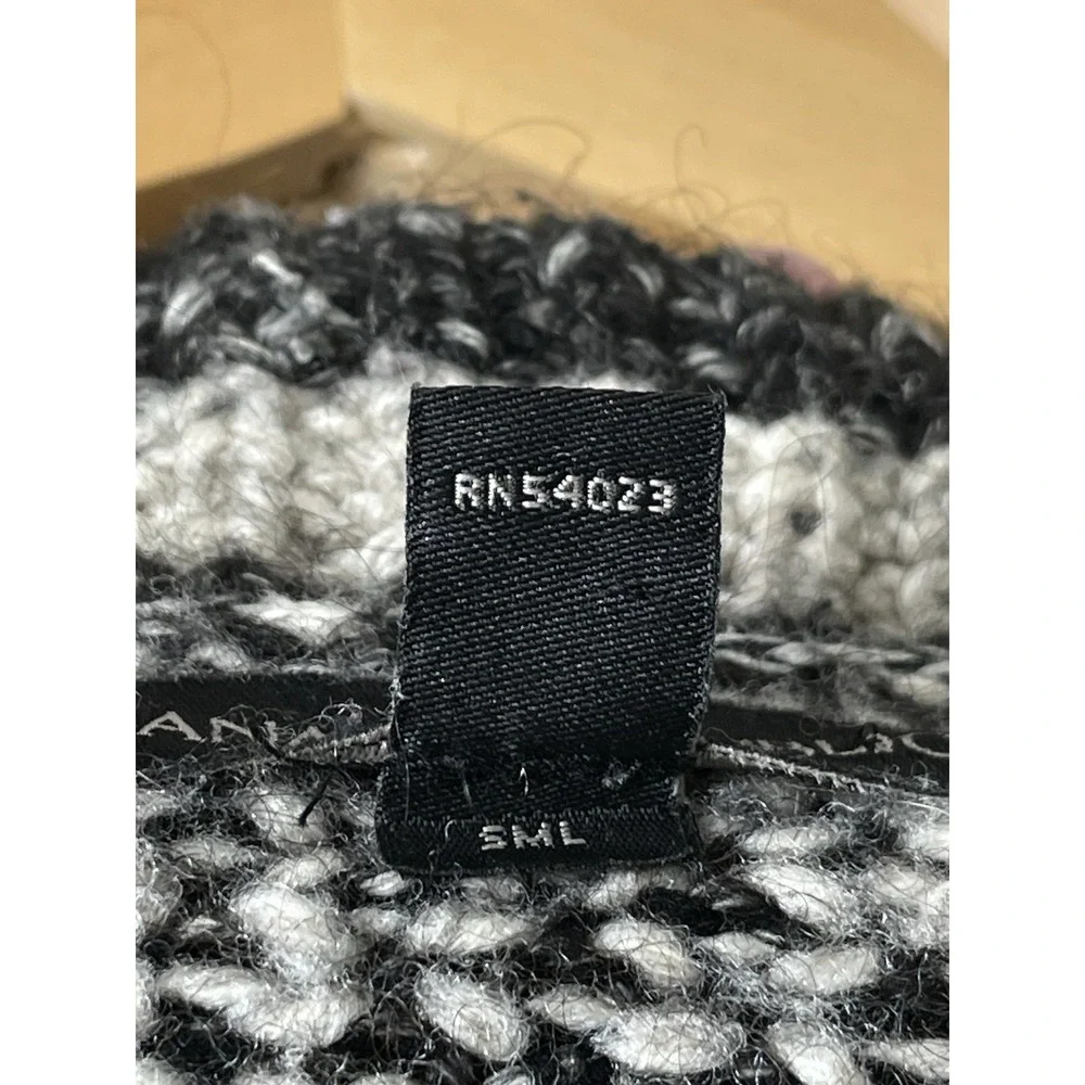 Banana Republic cozy statement